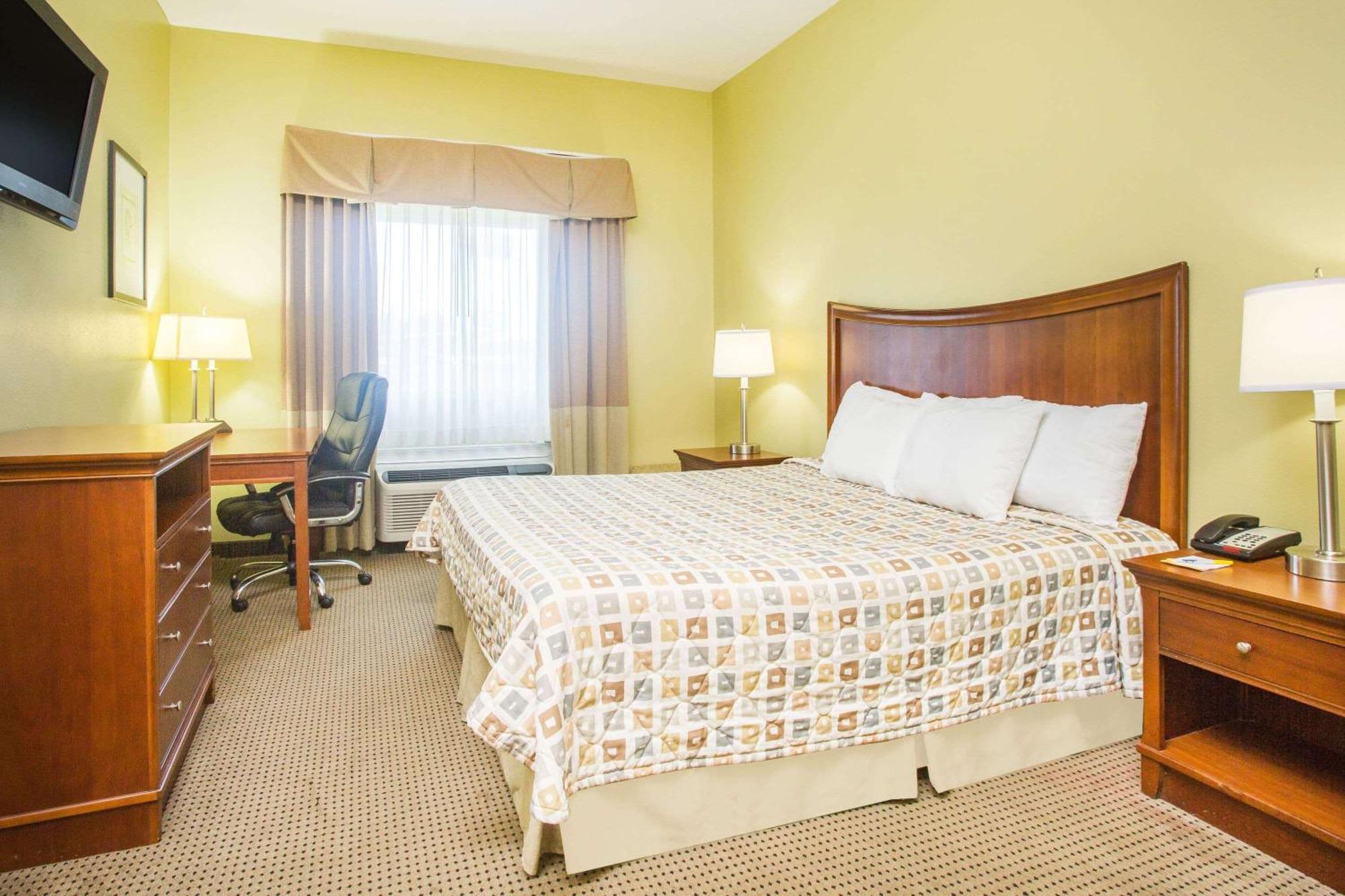 Days Inn & Suites By Wyndham Swainsboro Exteriör bild