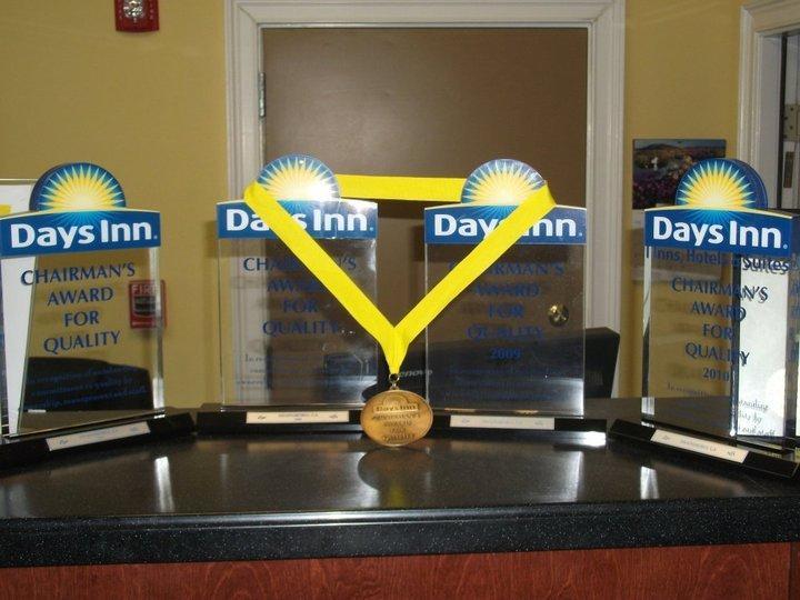 Days Inn & Suites By Wyndham Swainsboro Exteriör bild